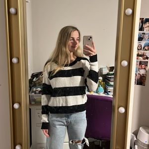 American eagle striped black and white sweater